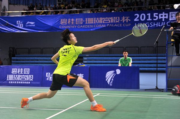 分由0比2 分由0比2