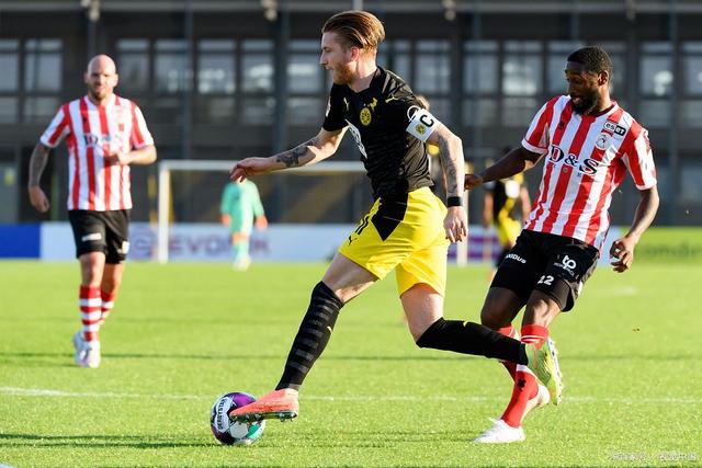 而是慢了半 而是慢了半